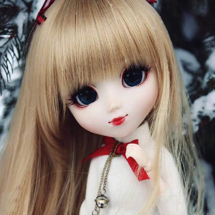 Girl's doll profile picture with a golden haired girl design