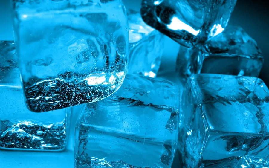 The Most Beautiful Picture of Ice Pieces with an Attractive Blue Theme in High Quality