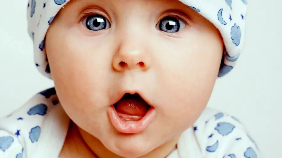 Cute picture of a surprised blue-eyed baby girl in HD quality 