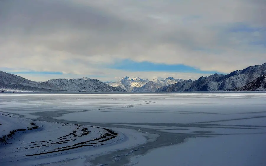 Download the admirable image of snow in Siberia HD quality 