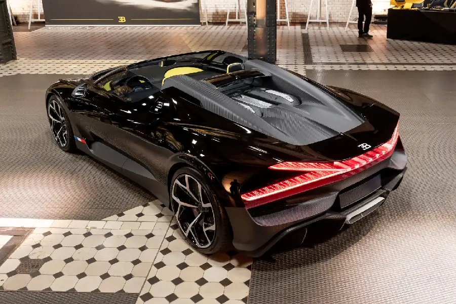 Photo of Bugatti Bugatti's latest Mistral in black