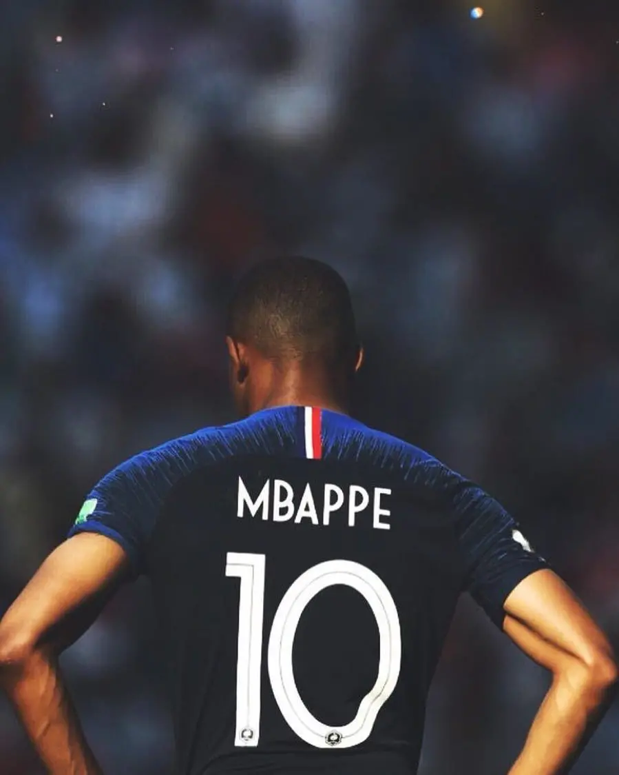 Mbappe's brilliant wallpaper with the number 10 shirt