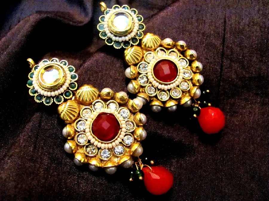  Traditional Gemstone Earrings with Amazing Details in an Artistic Look 