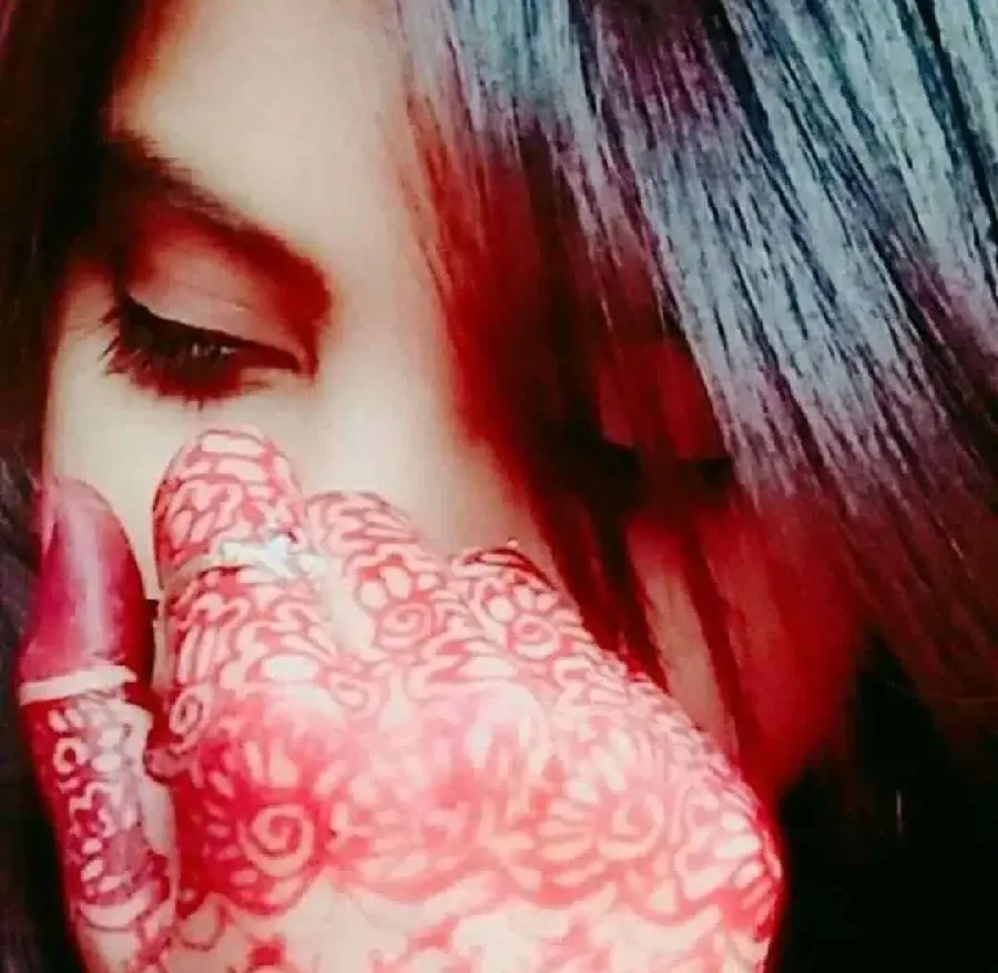 The most mysterious girl's profile picture without a face for Instagram