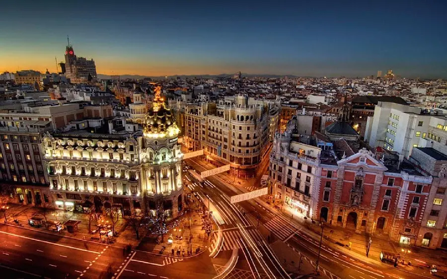 Shining profile photo of the streets and old and new buildings of Barcelona at night