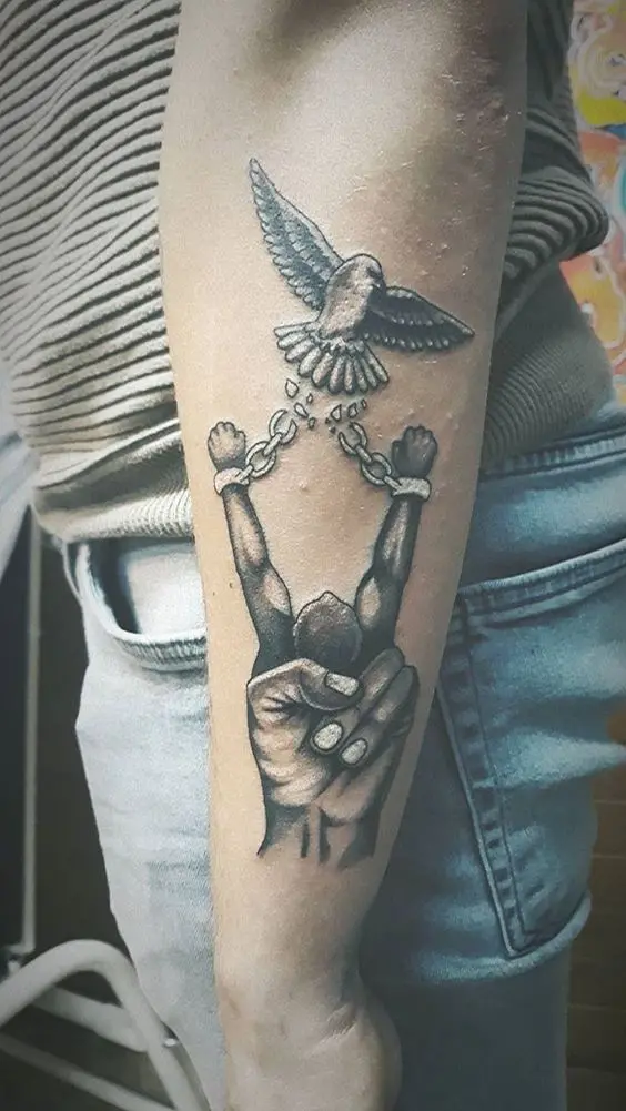 Lovely tattoo pattern with a flying and breaking chain design 2022