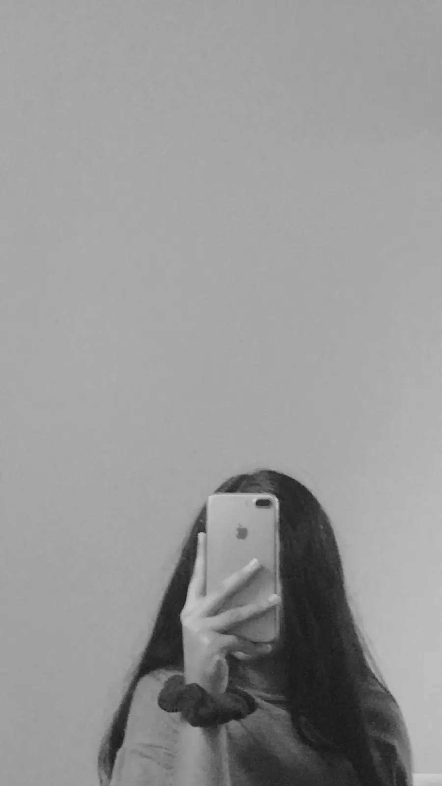 The most special girly profile photo of a selfie in the mirror in high quality 