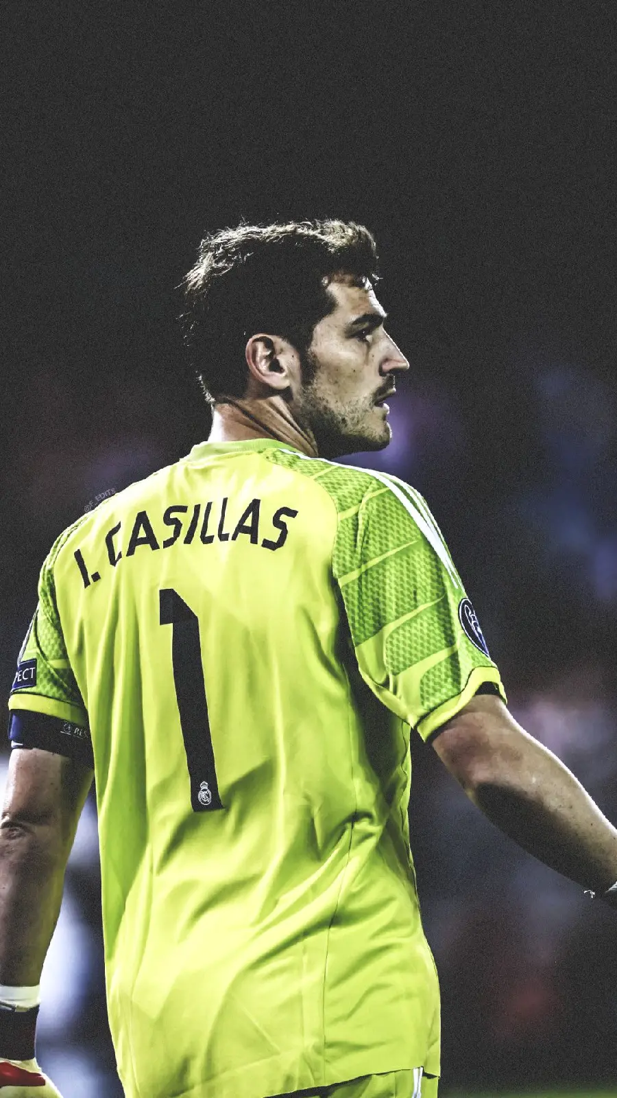 HD Wallpaper of Casillas from the back
