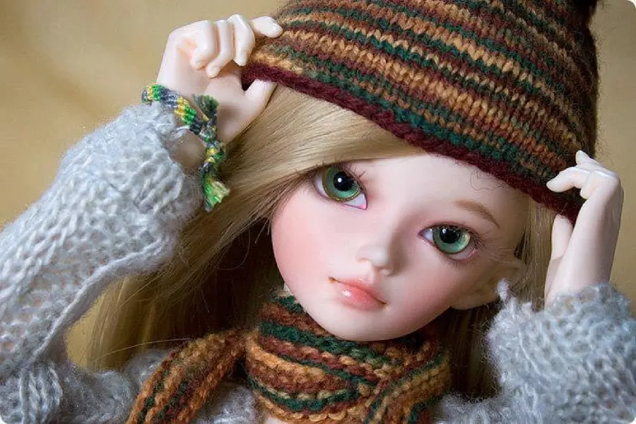 Barbie doll wallpaper with hat and scarf for mobile