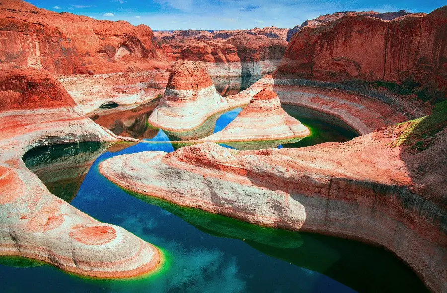 Beautiful landscape background photo of the Arizona desert rocks among its waters