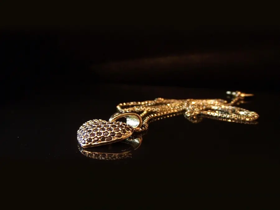 A Magnificent Wallpaper of a Heart-Shaped Necklace with Spectacular Elegance for Windows 10