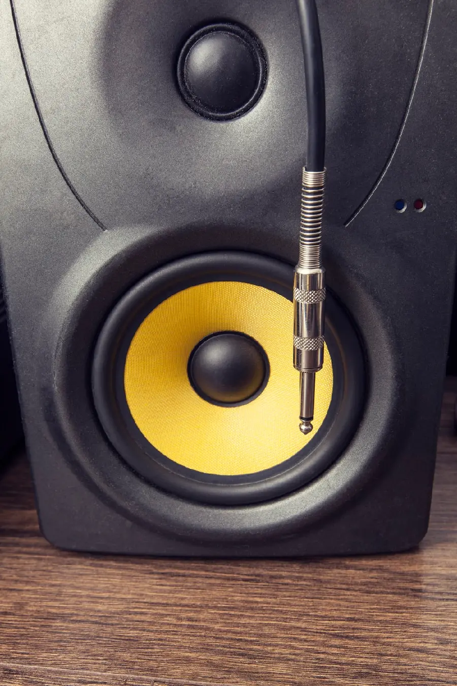 Interesting digital view of a yellow and black speaker for a Windows background 