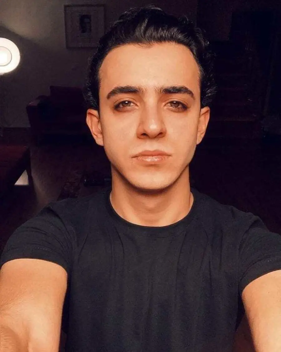 Picture of Ali Shadman with a black T-shirt suitable for phone background