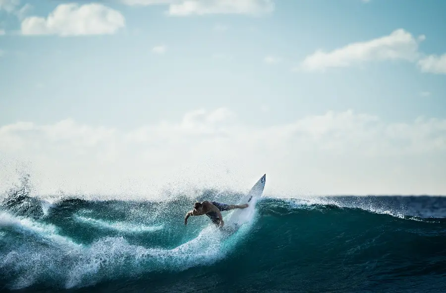 Exciting image of surfing in hd quality