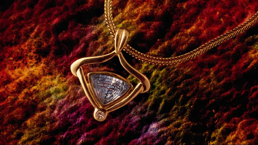  Colorful nature images and a large and incredible necklace view
