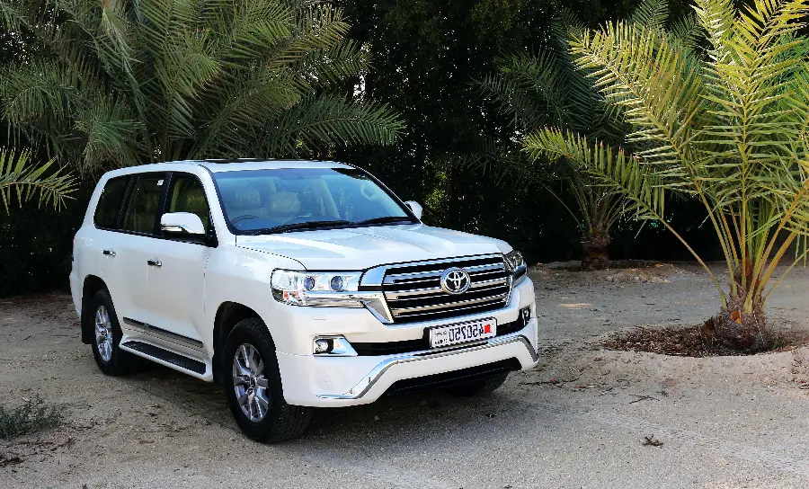 Photo of the luxury Toyota Land Cruiser SUV