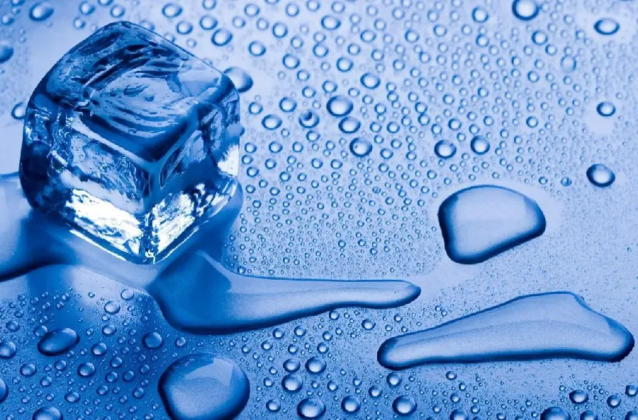 Download a backgroundBeautiful melting ice crystal wallpaper with blue theme for Windows 11
