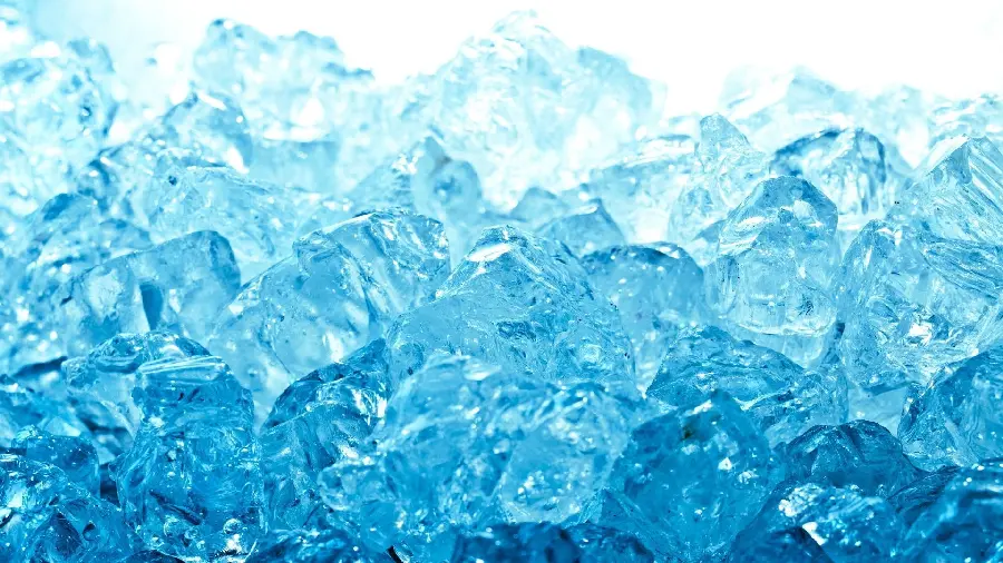 The most eye-catching desktop background image with a design of beautifully shaped blue ice with special quality