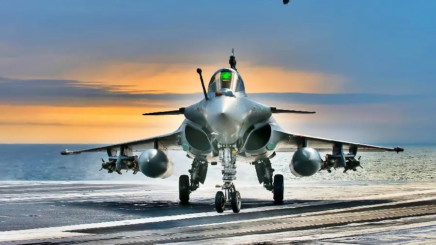 Download stunning Full HD image of a powerful military aircraft