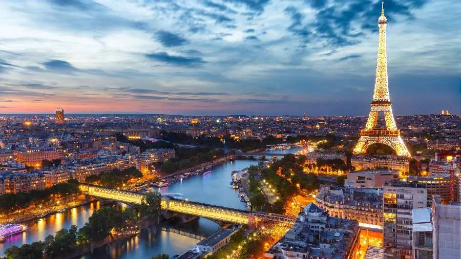 Amazing wallpaper of the beautiful faces of the city of Paris, France, special for Apple phones with pure quality
