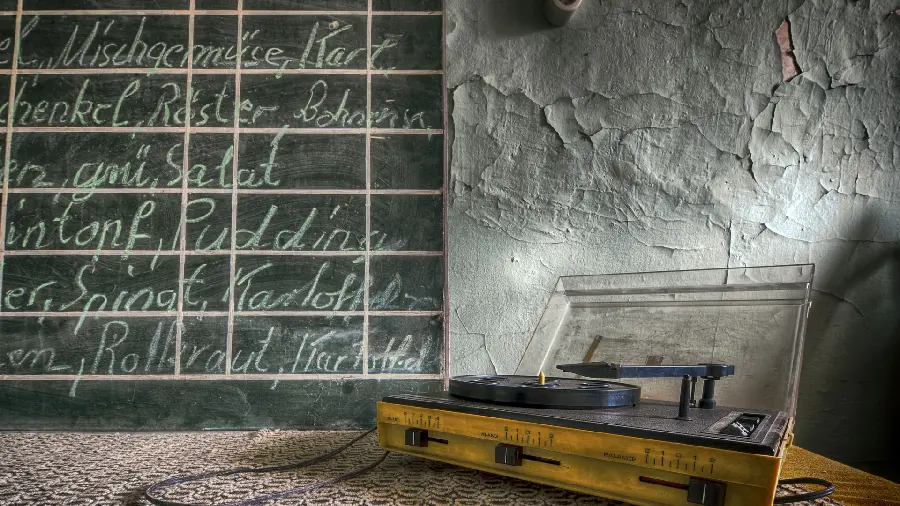 Download Photo Wallpaper 4K Old and Nostalgic Popular Gramophone