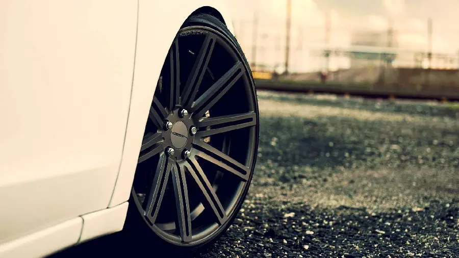 Spectacular picture of VOSSEN rims for sports cars