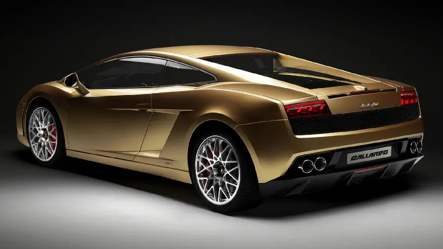 Download a magical photo of a golden Ferrari in Full HD quality