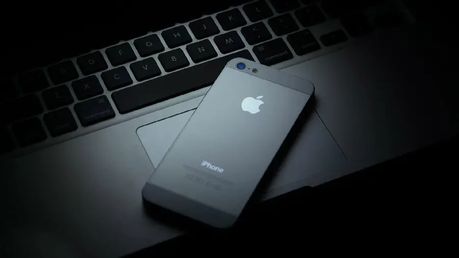 Windows 12 Background with an Attractive iPhone Mobile Design on the Keyboard