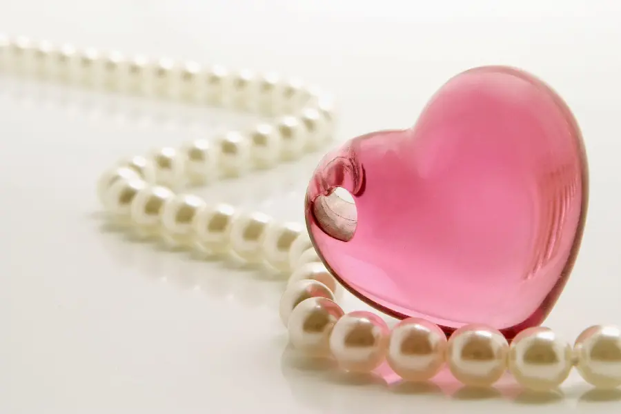Download Stock Photo Pearl Necklace with Pink Heart