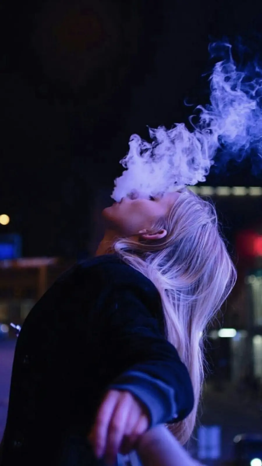 Download profile picture of a smoker girl with 8k quality 