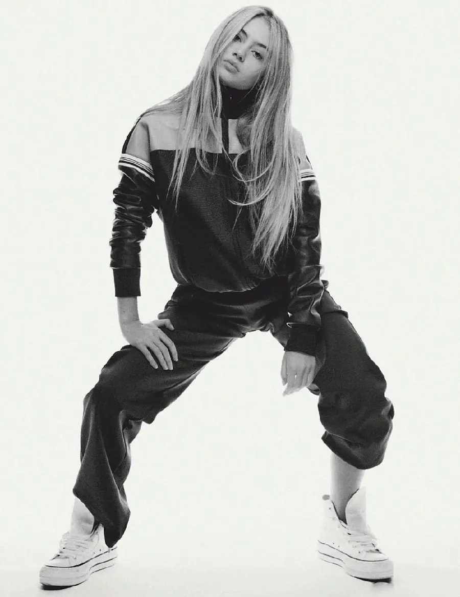 Free download of a special wallpaper with the image of Leni Klum, the famous model, in 8k quality for the laptop