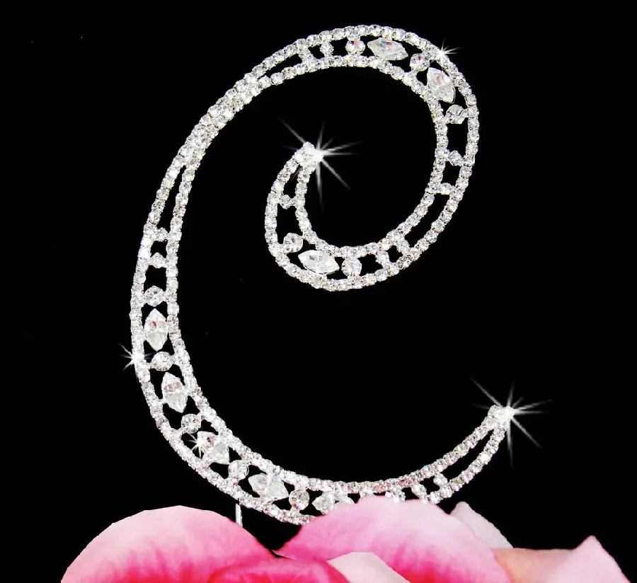 Free download of a girly profile picture of the English letter c with a spectacular silver theme 