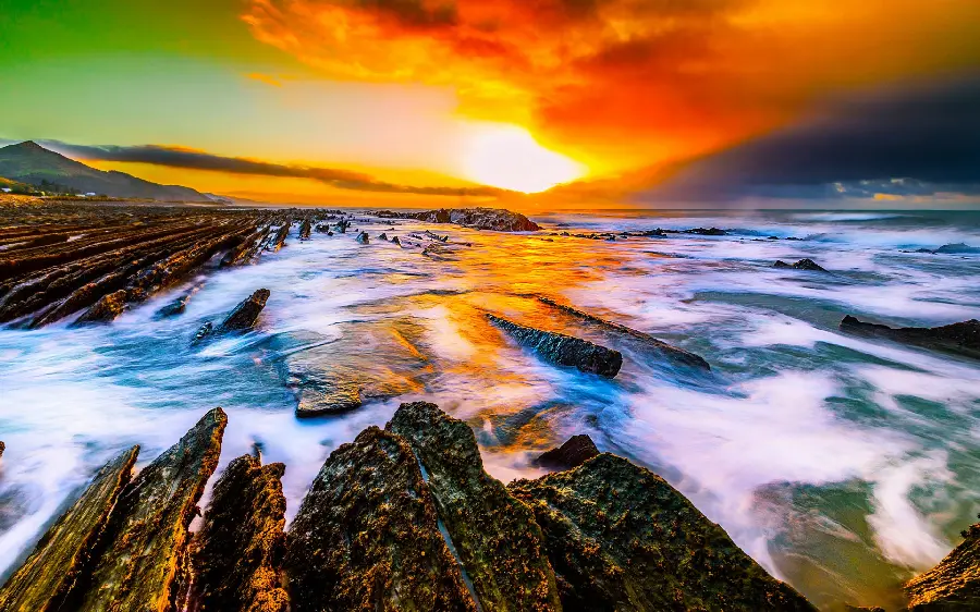  Fantasy images of mobile phones of the extraordinary nature of rocks and the incredible landscape of sunlight reflection