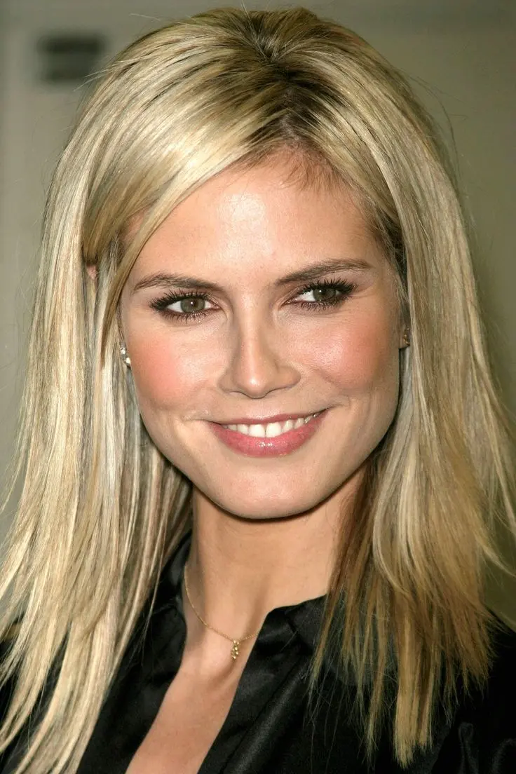 Beautiful wallpaper photo of the famous German model Heidi Klum with a natural face for desktop 