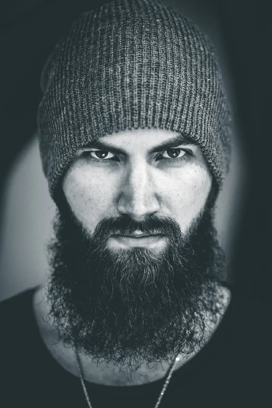 Free download of rough and attractive boyish beard model image