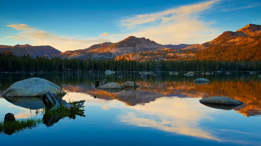 New high quality and beautiful background of lush rivers and mountains in nature special for WhatsApp