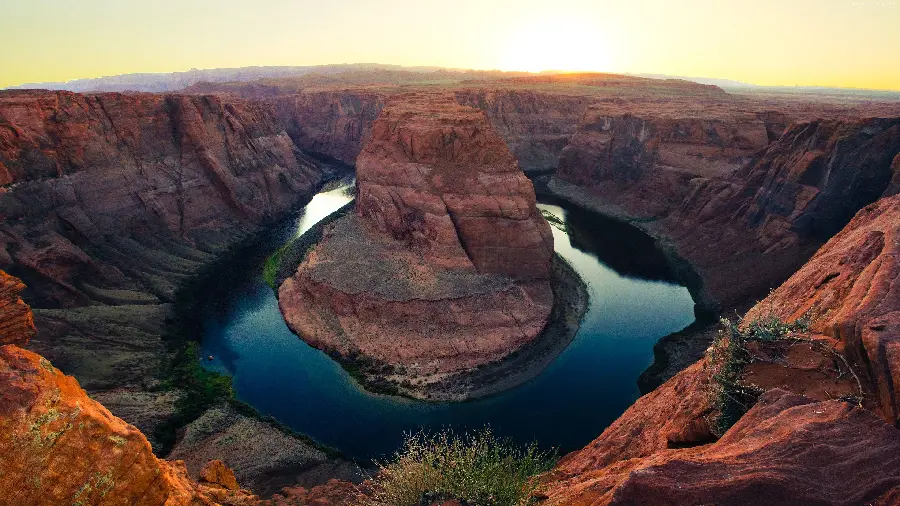 Download the image of the Grand Canyon, the most famous desert valley in Arizona, HD quality