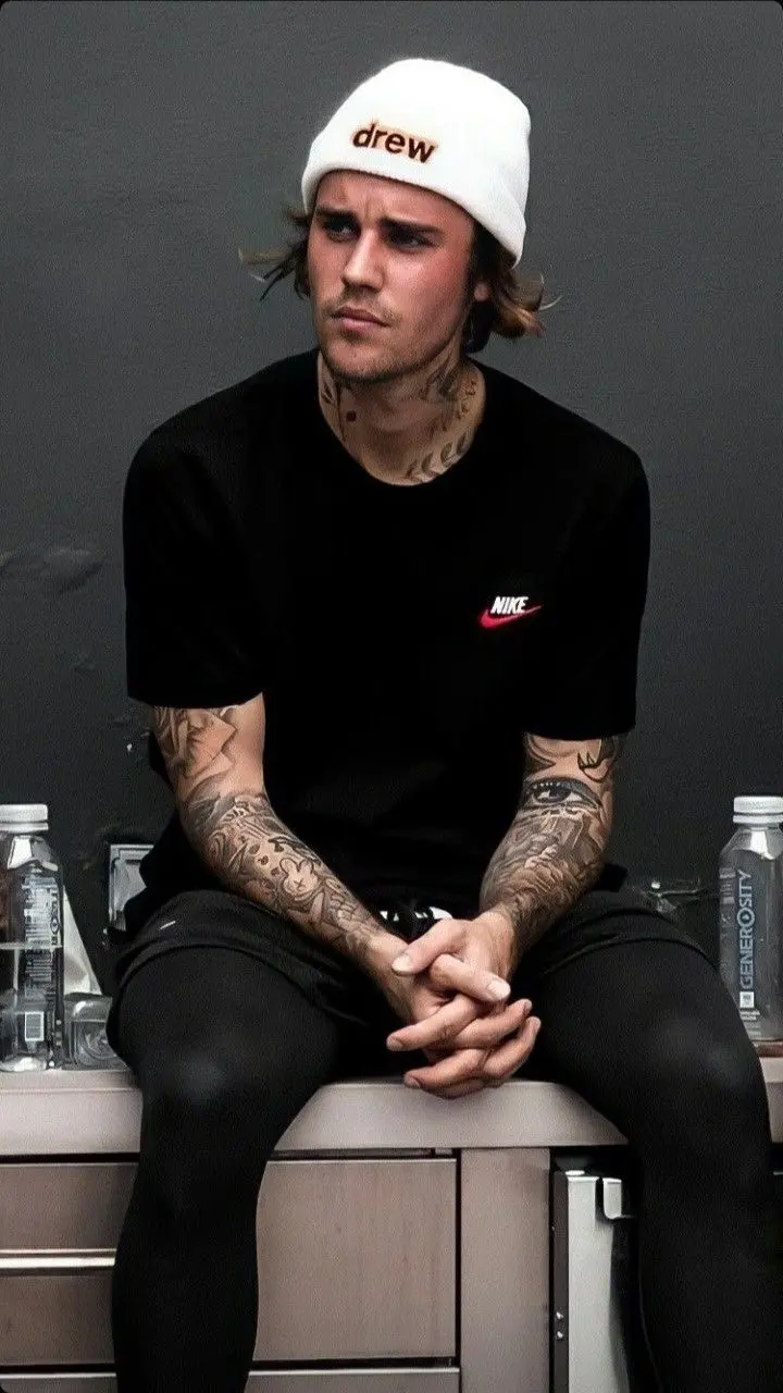 Interesting Background of Justin Bieber with a Special Black Style