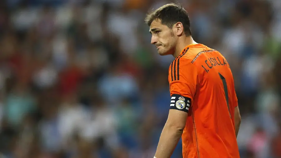 HD wallpaper of Casillas with an orange shirt