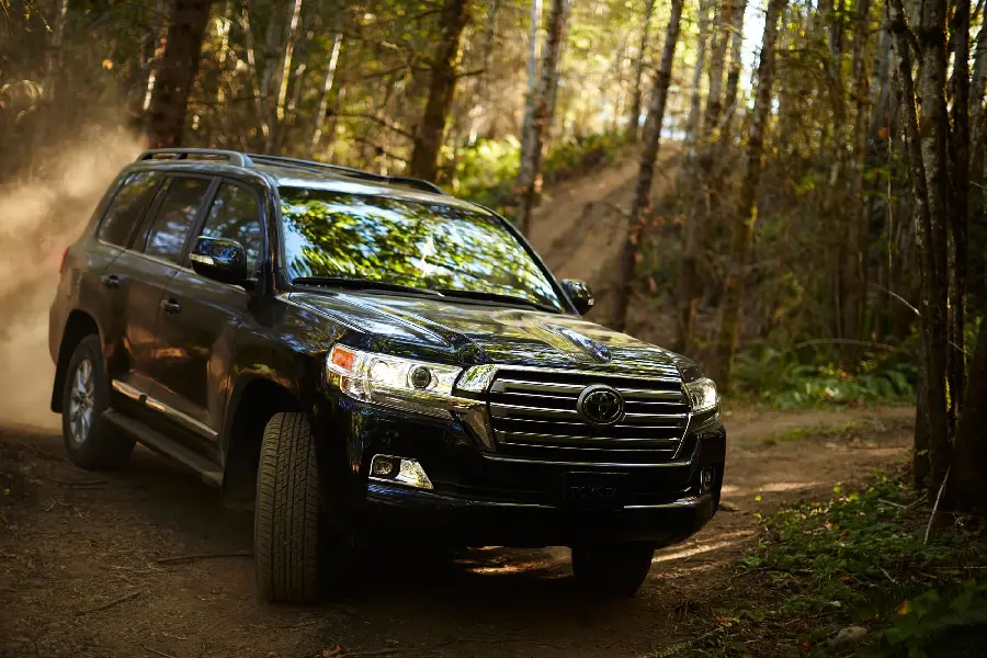 Beautiful picture of Toyota Land Cruiser luxury SUV