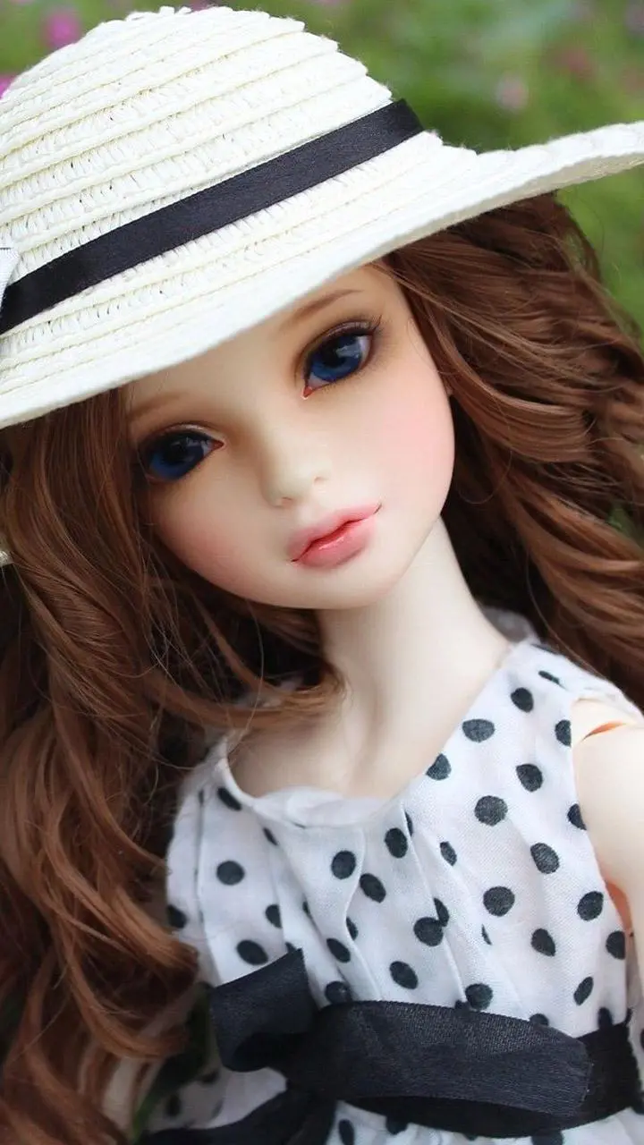 The latest laptop background with a beautiful girl doll design