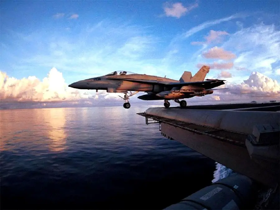 Dream wallpaper of the moment of the start of the flight of a warplane 4K