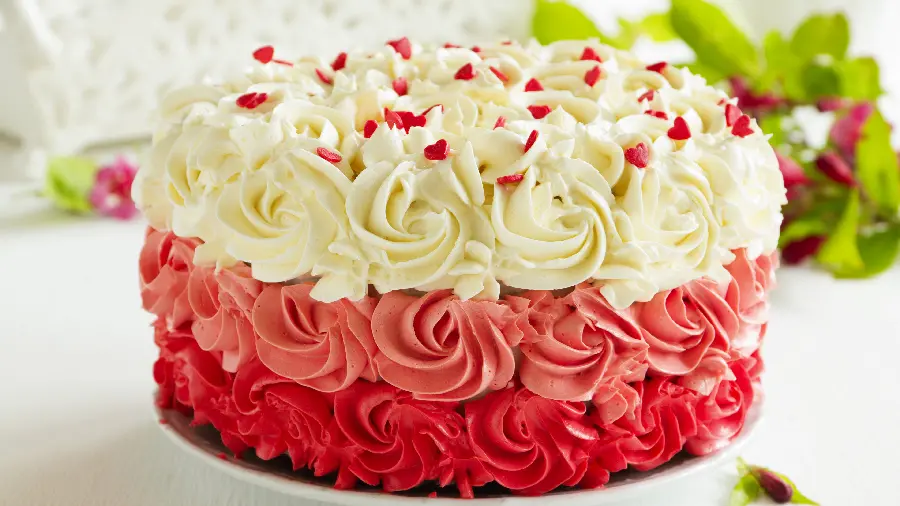 Attractive and Delicious Wallpaper From a three-layer cake in Ultra HD quality