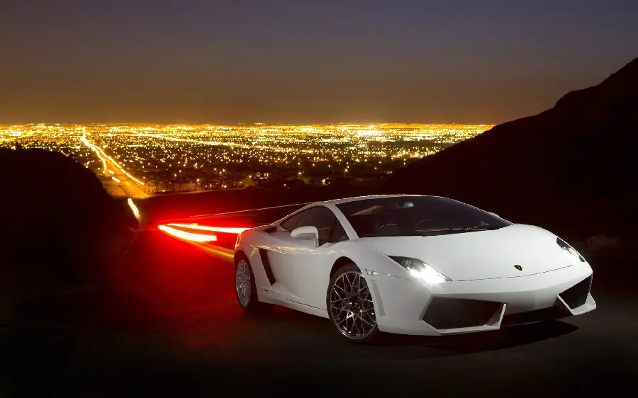 Masterpiece wallpaper of the Lamborghini Gallardo at night with amazing details 
