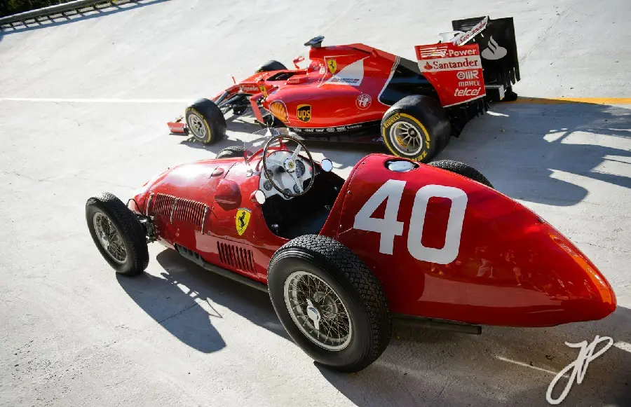 Download popular profile pictures of 2 classic and old Ferrari sports cars in high quality hd