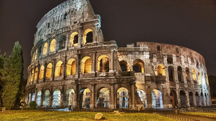Download amazing vector at night of the symbol of Italy, the Colosseum building