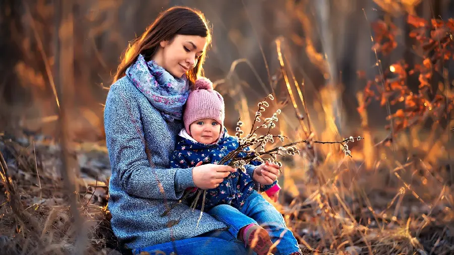 Beautiful Poster of Mother and Child in Autumn Nature in Full HD Quality