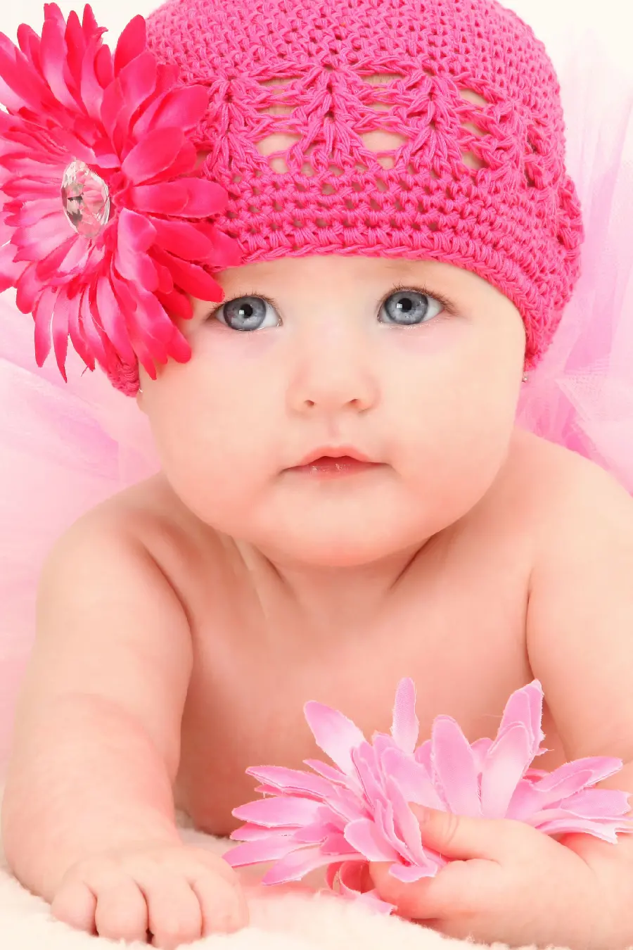Beautiful wallpaper of a plump girl with a beautiful and sweet pink theme in 8K quality 