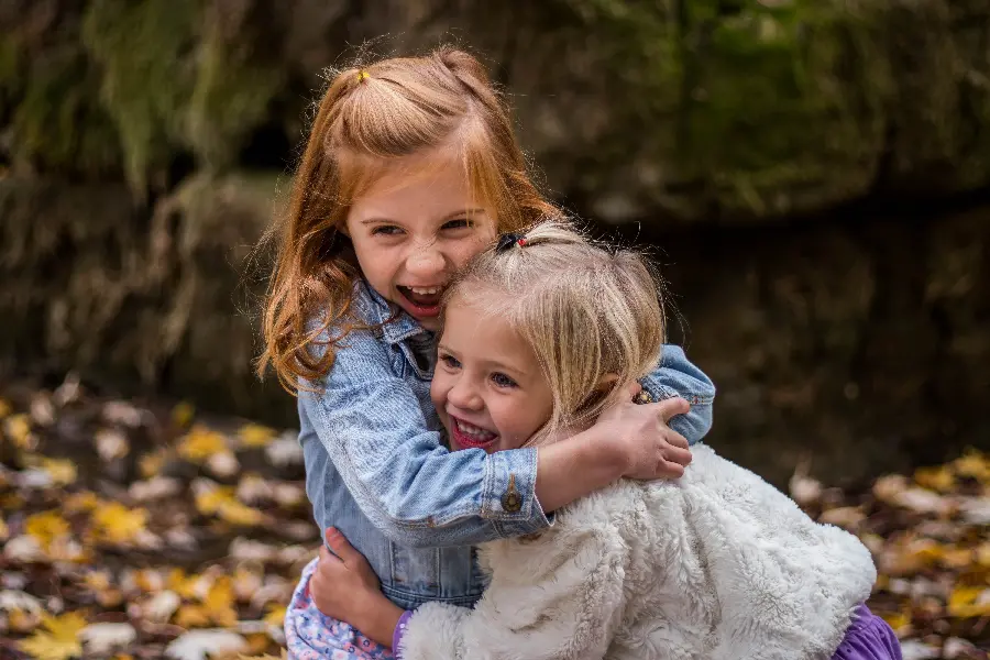 Picture of two little friends for Instagram stories in HD quality 