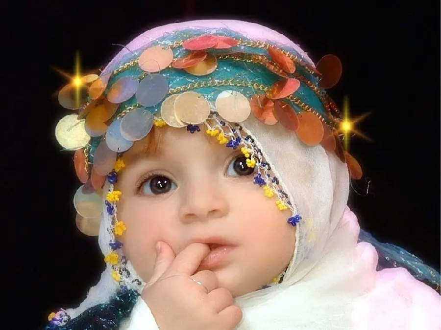 Dream wallpaper of a baby girl in a beautiful white cover for the computer 